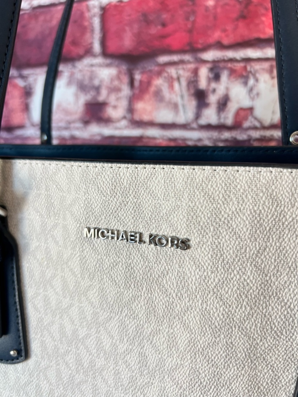 Michael Kors Voyager Large Color-Block Signature Tote - Picture 2 of 10
